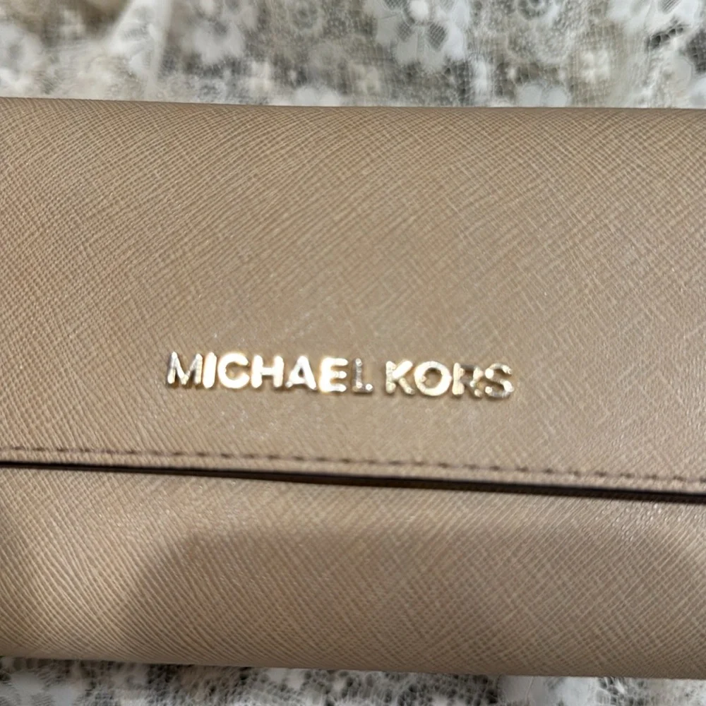 Michael Kors Jet Set Saffiano leather Trifold Beige Wallet with Gold Accents - Picture 13 of 13